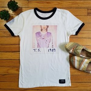Taylor Swift | 1989 tour short sleeve tee size S